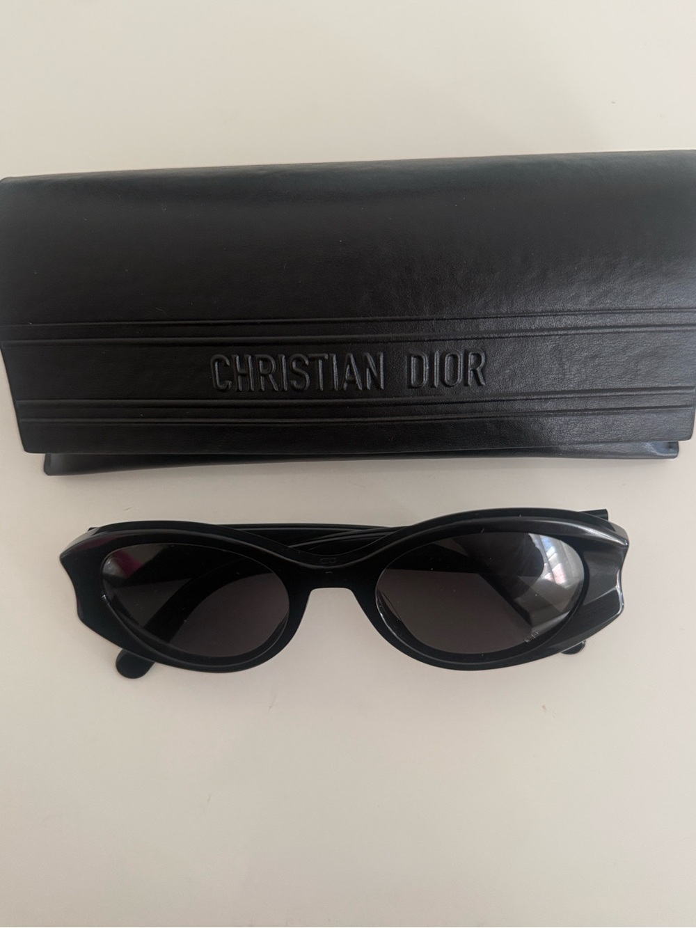 DiorGlow B3I
Shiny Black Butterfly Sunglasses
Reference: GLOWB3IXR_10A0